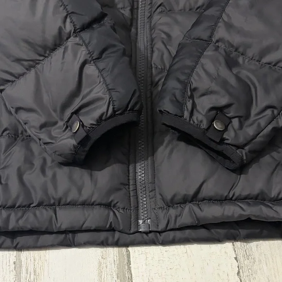 The North Face Boys Classic Black Puffer Jacket Size M 10-12 - Picture 3 of 11